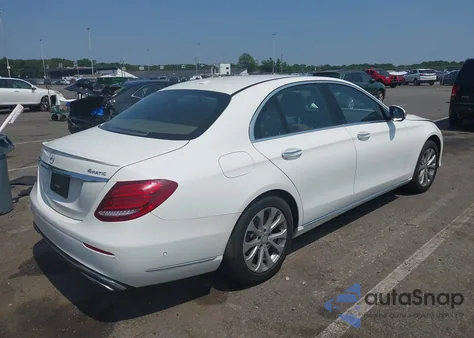 2017 Mercedes-Benz E 300 4Matic z USA, uszkodzony, nr VIN WDDZF4KB5HA197075